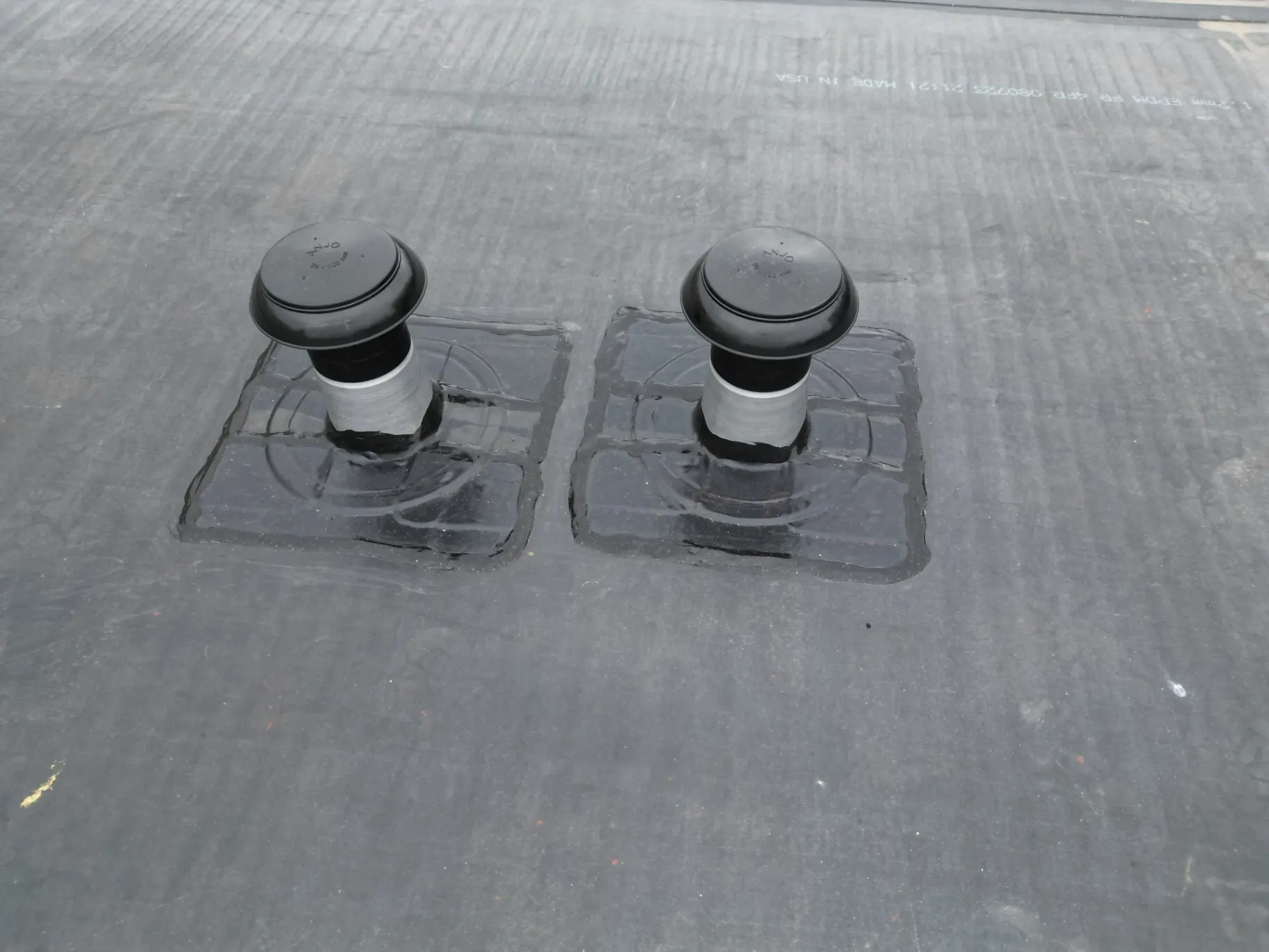 Detail van B2B plat dak renovatie voor Promation