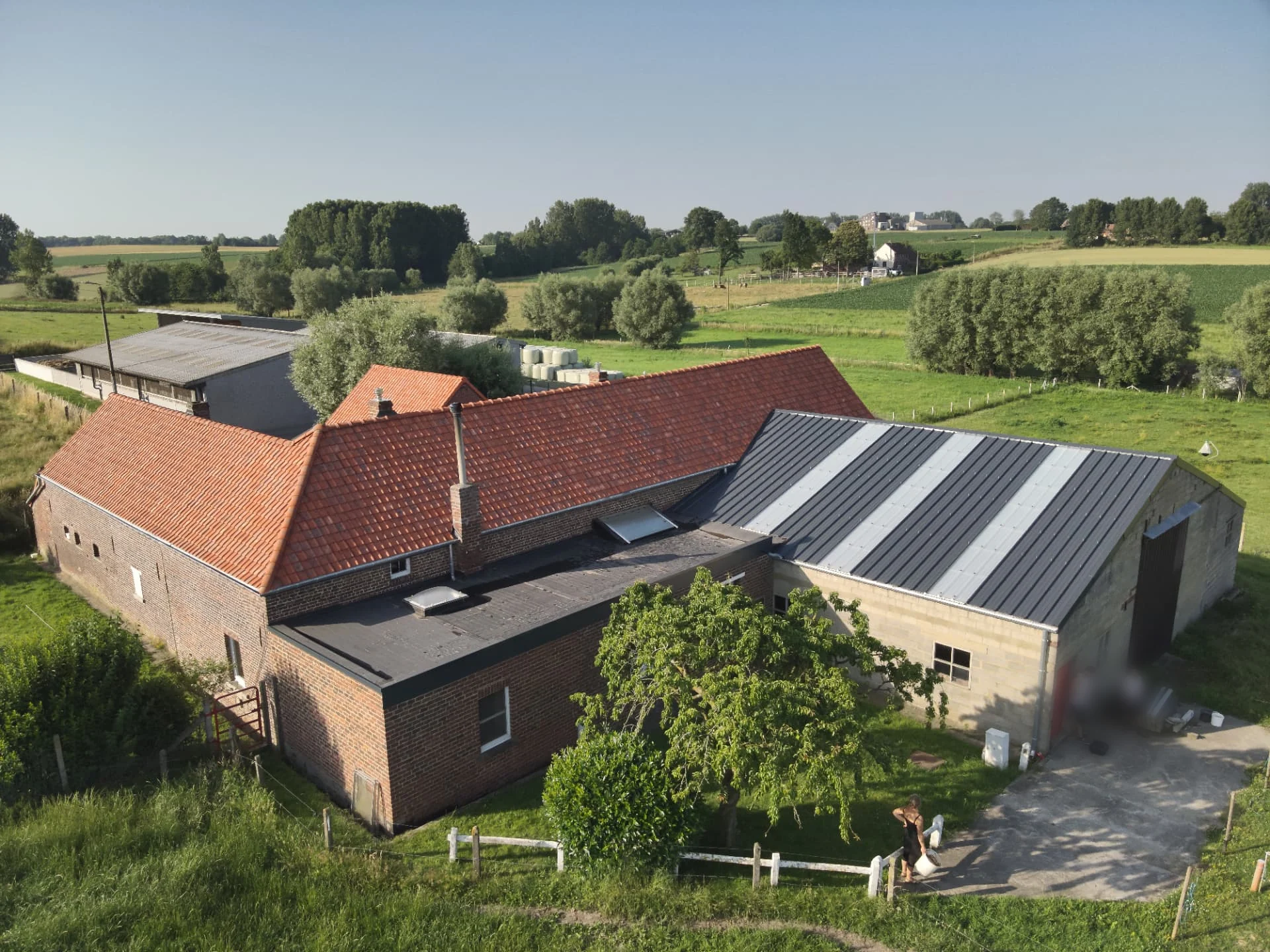 Totale dakrenovatie in Pajottegem, hoofdbeeld van het project in Pajottegem
