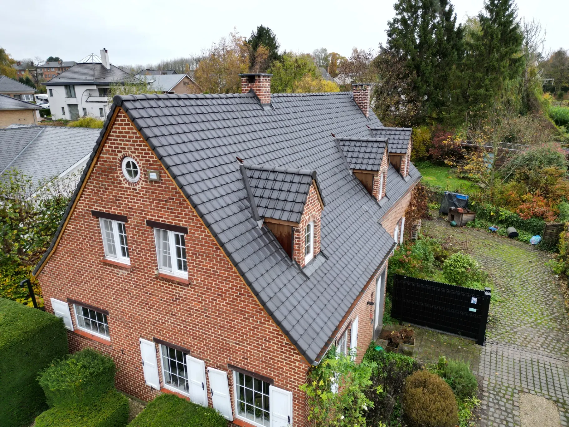 Sluitend perspectief van Een familiewoning, opnieuw geboren